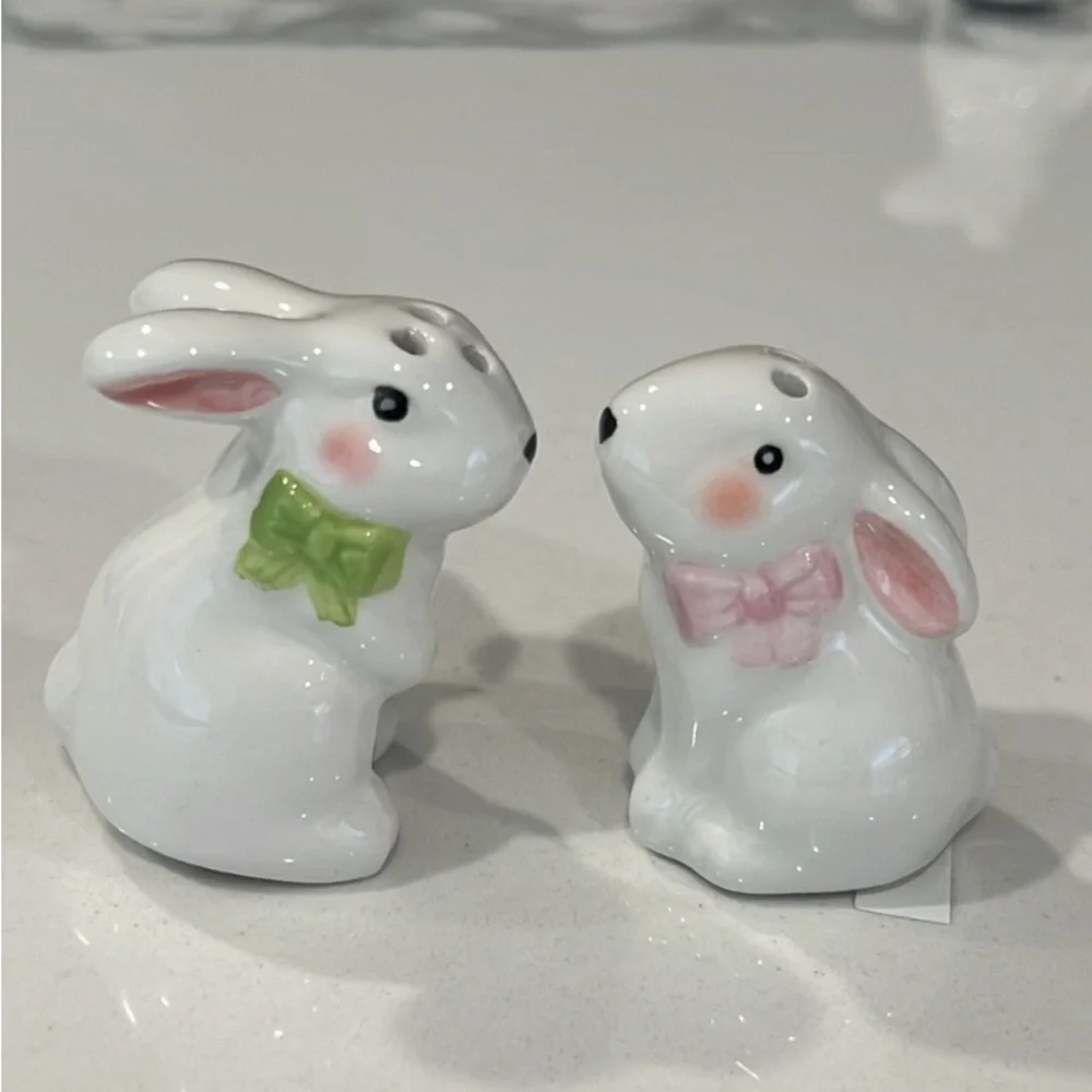 Salt & pepper 🐇 shakers